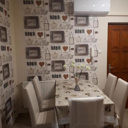 Katalin Apartman ไฮจ์ดุสโซบอสโล ภายนอก รูปภาพ