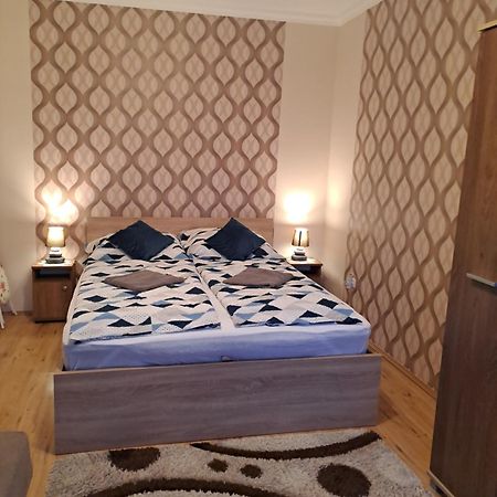 Katalin Apartman ไฮจ์ดุสโซบอสโล ภายนอก รูปภาพ