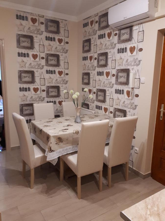 Katalin Apartman ไฮจ์ดุสโซบอสโล ภายนอก รูปภาพ