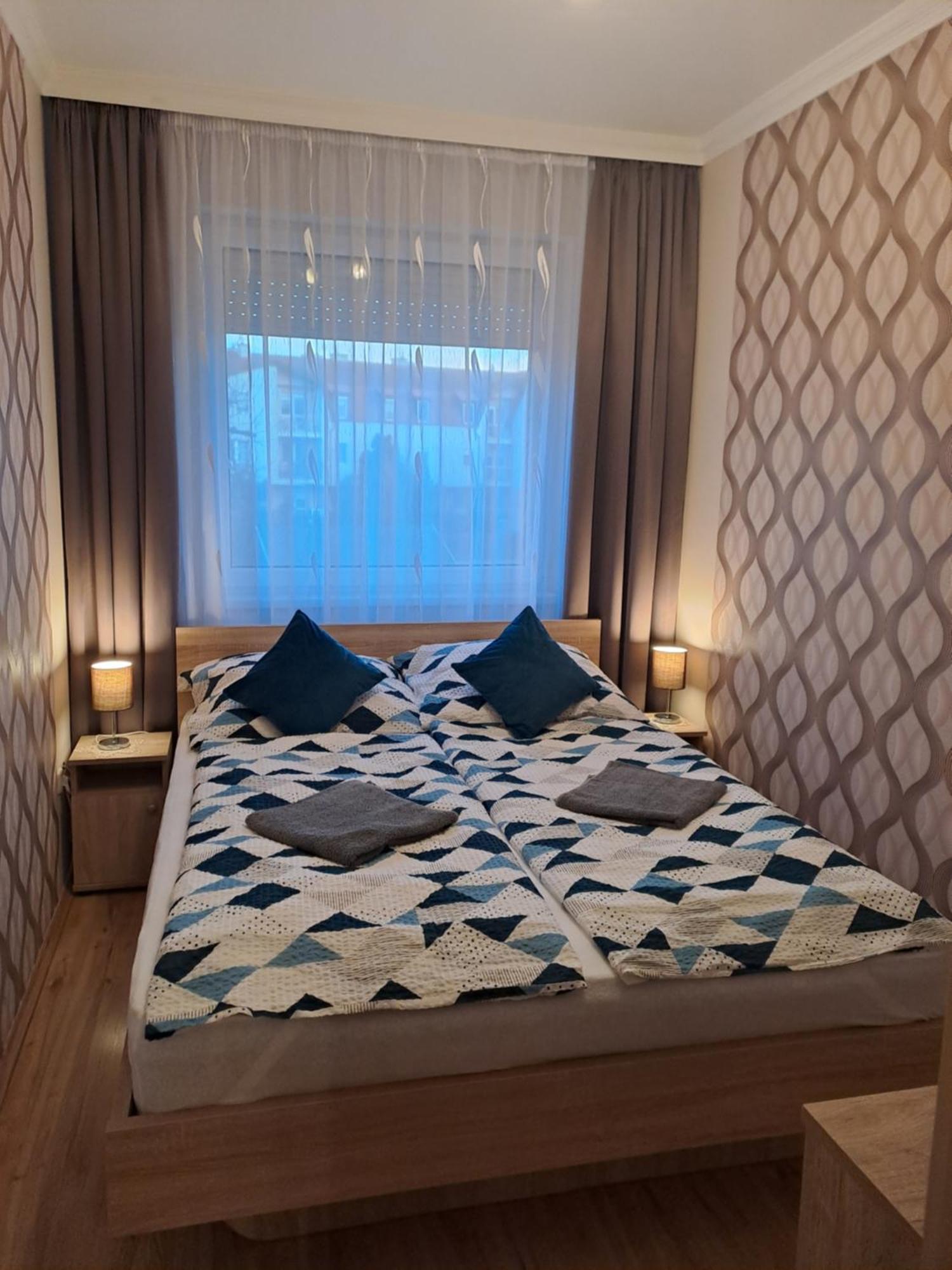 Katalin Apartman ไฮจ์ดุสโซบอสโล ภายนอก รูปภาพ