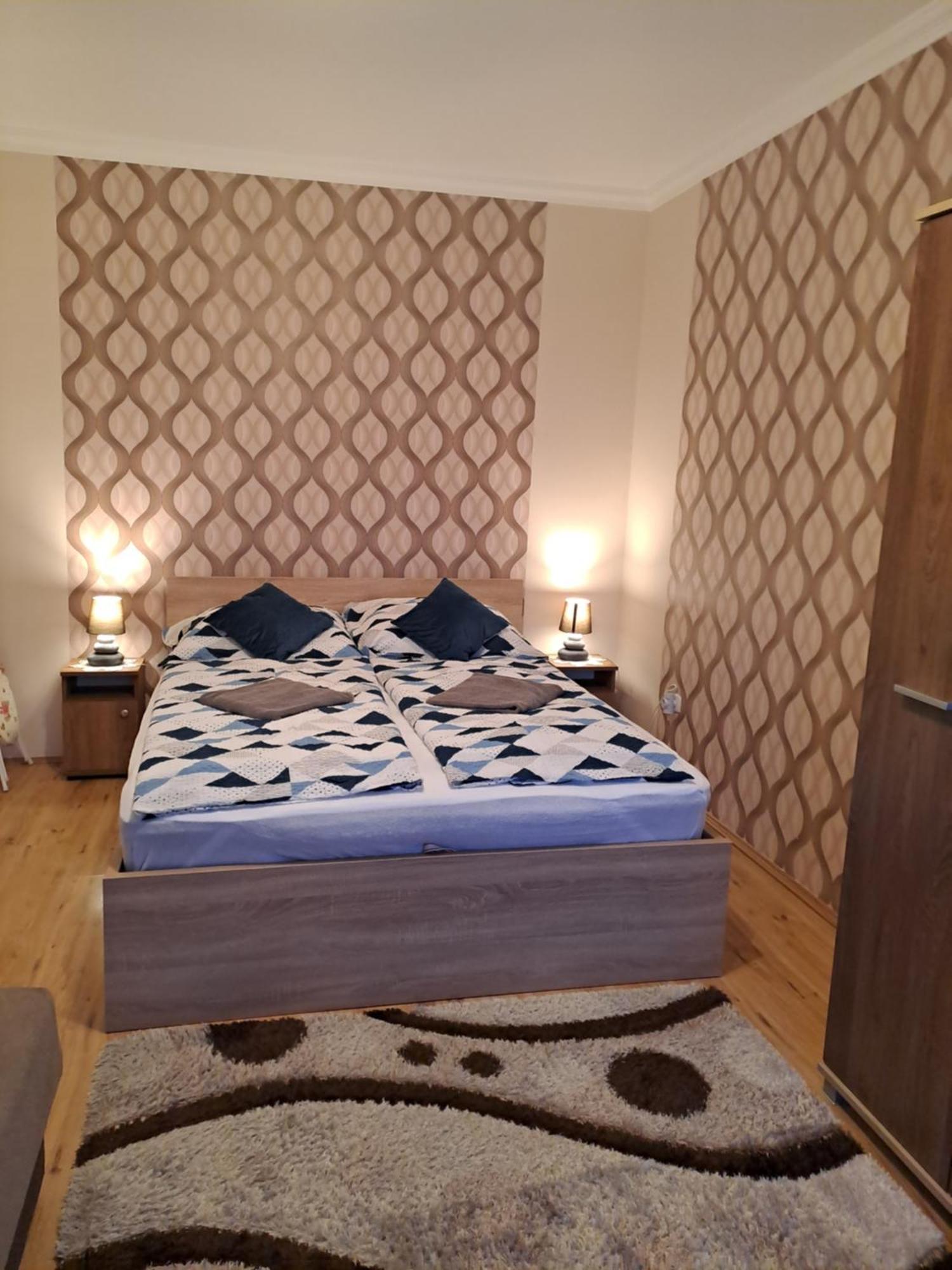 Katalin Apartman ไฮจ์ดุสโซบอสโล ภายนอก รูปภาพ
